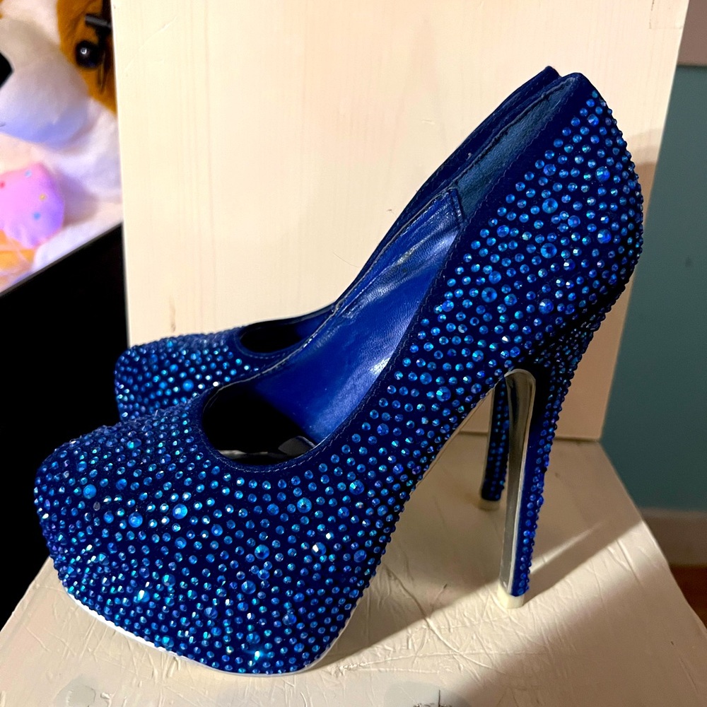 Dark blue prom shoes